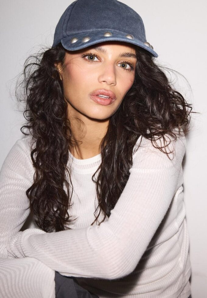 Vasket cap med nitter