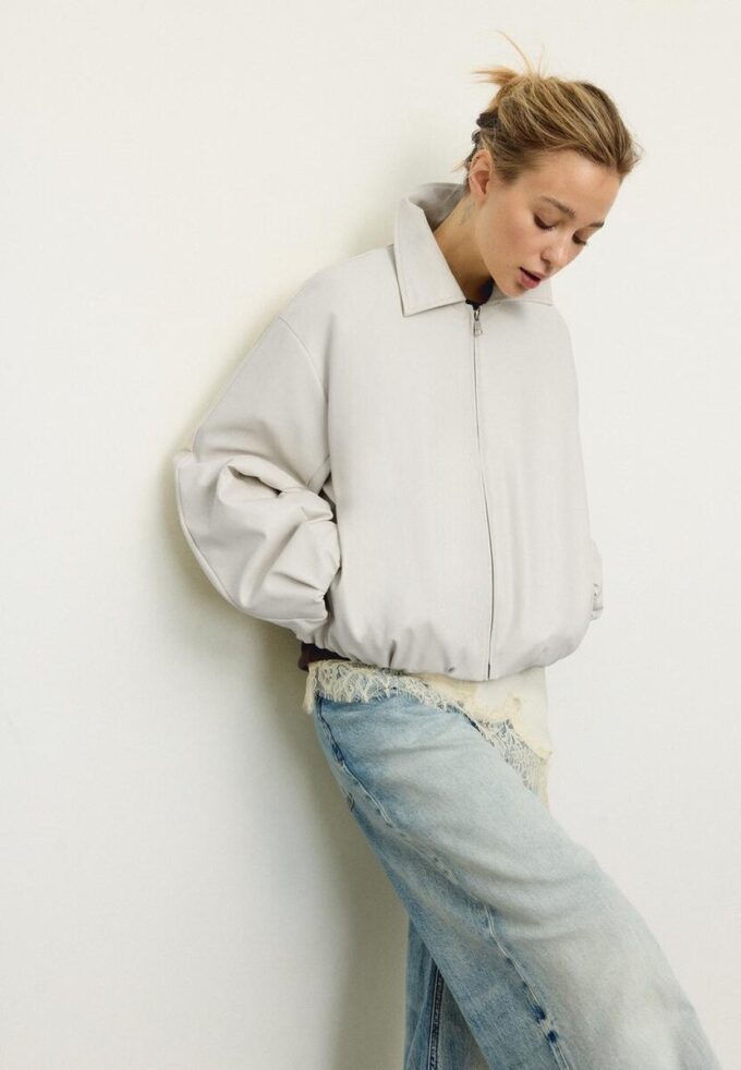 Vattert bomberjakke med skinnlook