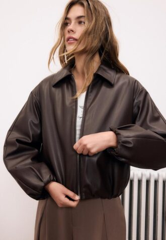 Vattert bomberjakke med skinnlook