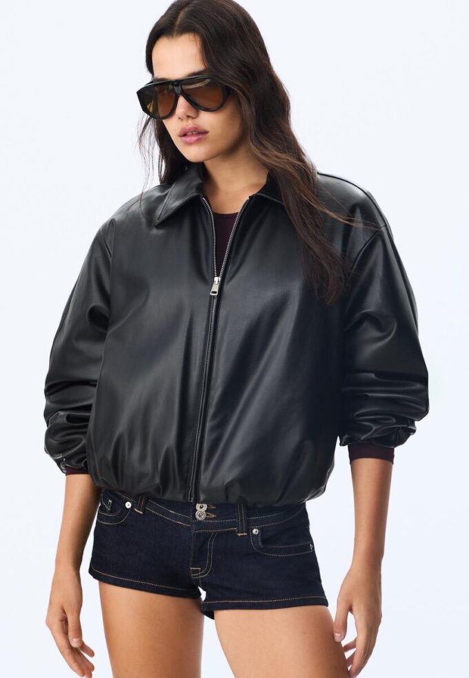 Vattert bomberjakke med skinnlook