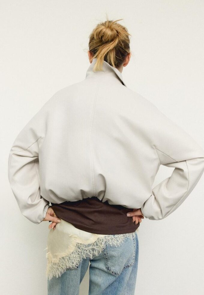 Vattert bomberjakke med skinnlook