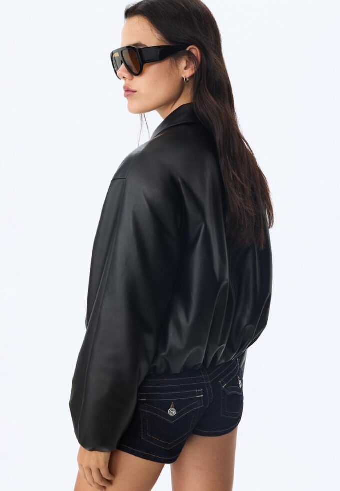 Vattert bomberjakke med skinnlook