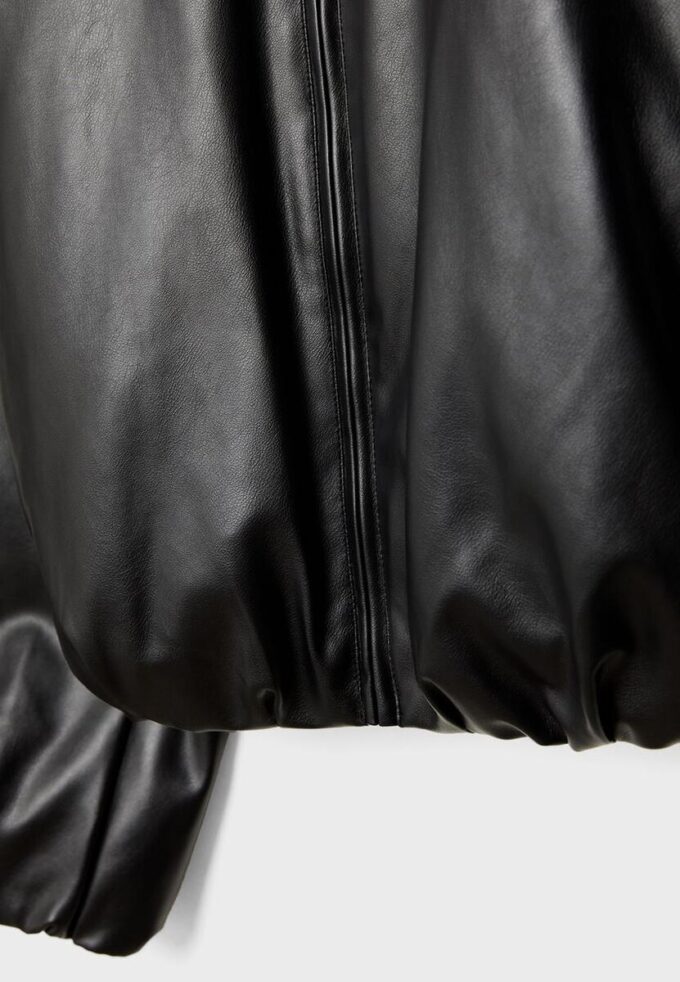 Vattert bomberjakke med skinnlook