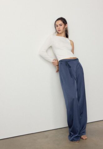 Velløpende bukser med krøll-effekt og snøring