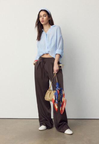 Velløpende bukser med krøll-effekt og snøring