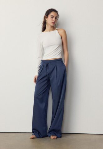 Velløpende bukser med krøll-effekt og snøring