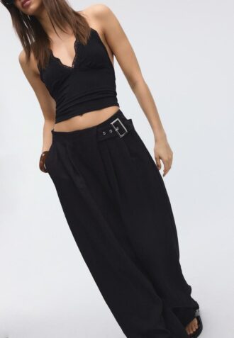 Velløpende bukser med spenne