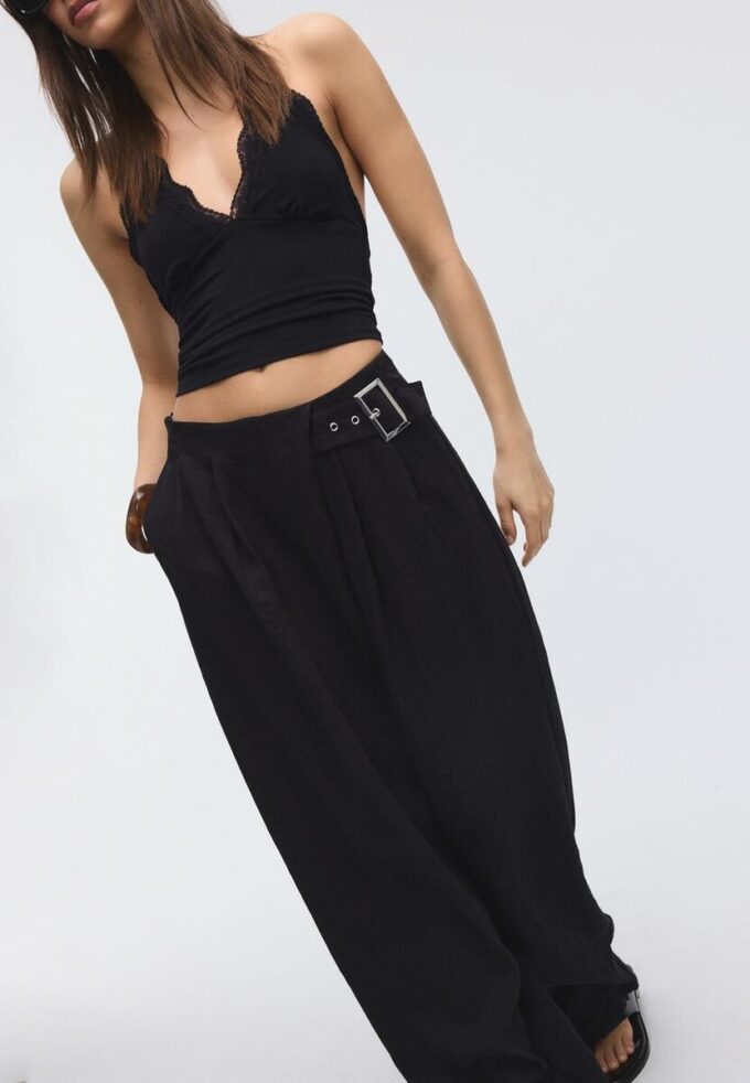 Velløpende bukser med spenne