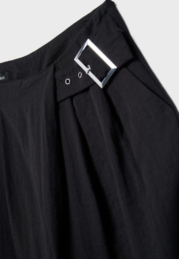 Velløpende bukser med spenne