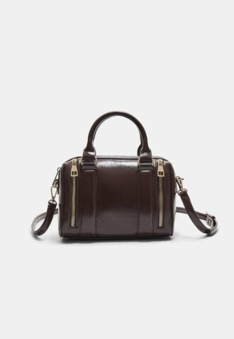 Veske i skinnimitasjon med glidelåser