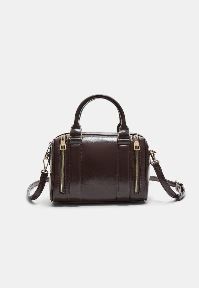 Veske i skinnimitasjon med glidelåser