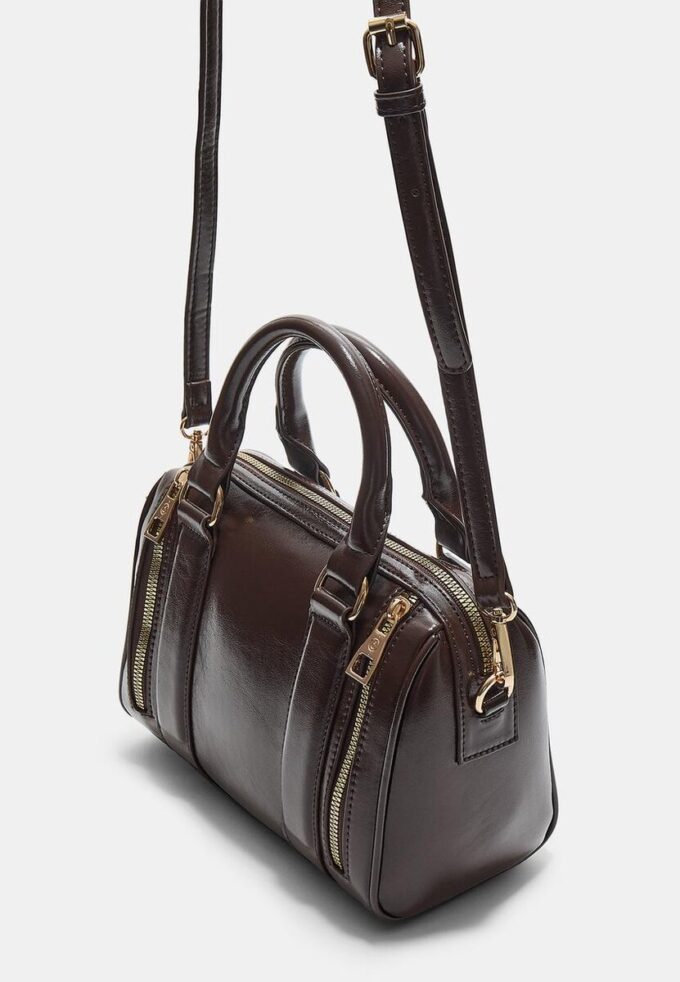 Veske i skinnimitasjon med glidelåser