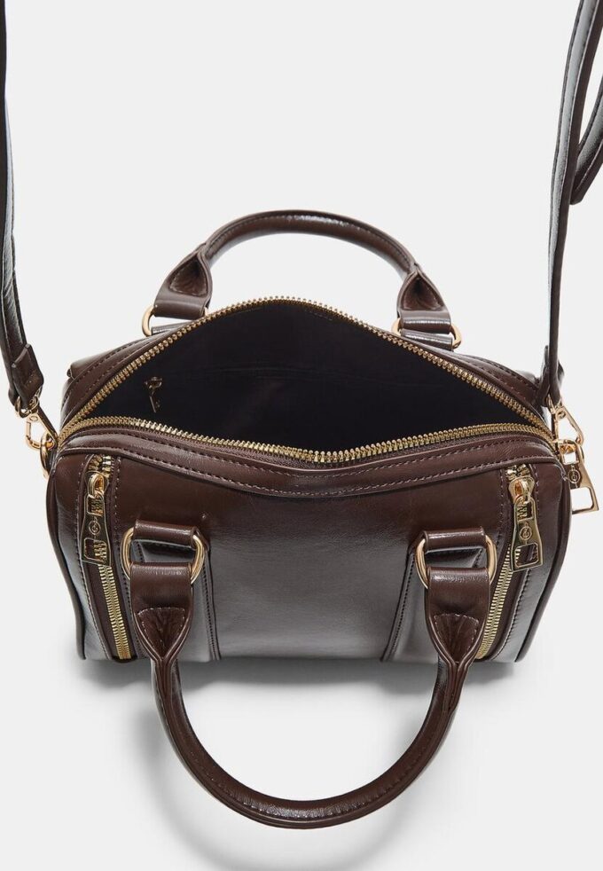 Veske i skinnimitasjon med glidelåser