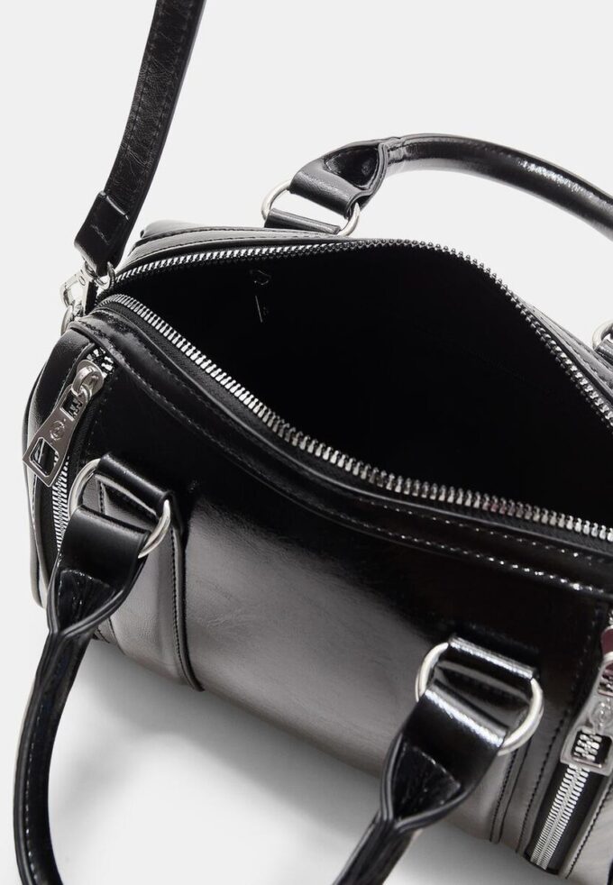 Veske i skinnimitasjon med glidelåser