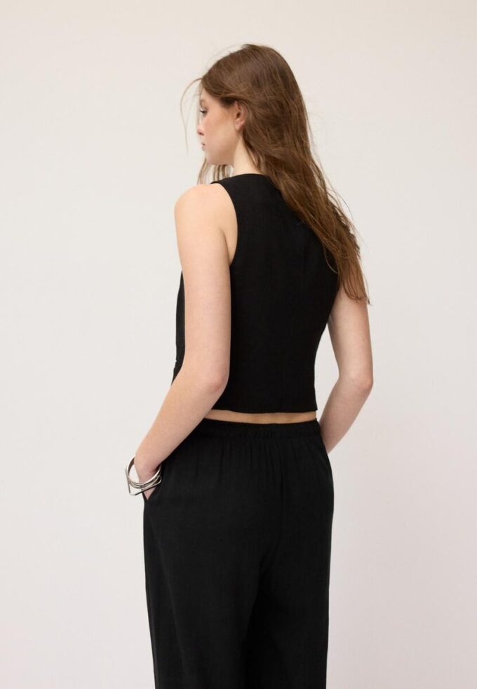 Vest med knapper i lin-effekt